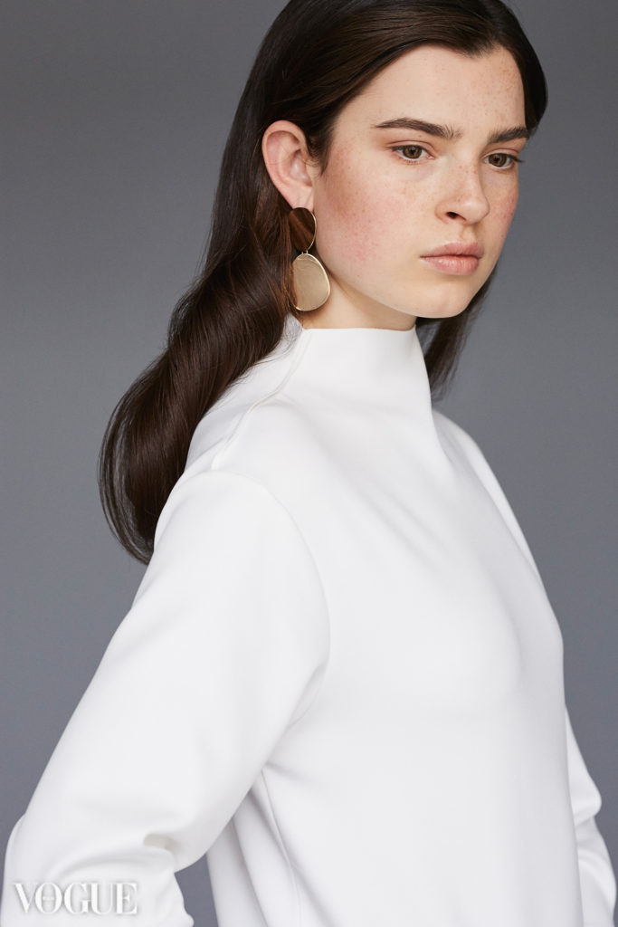 model-im-profil-sehr-schick