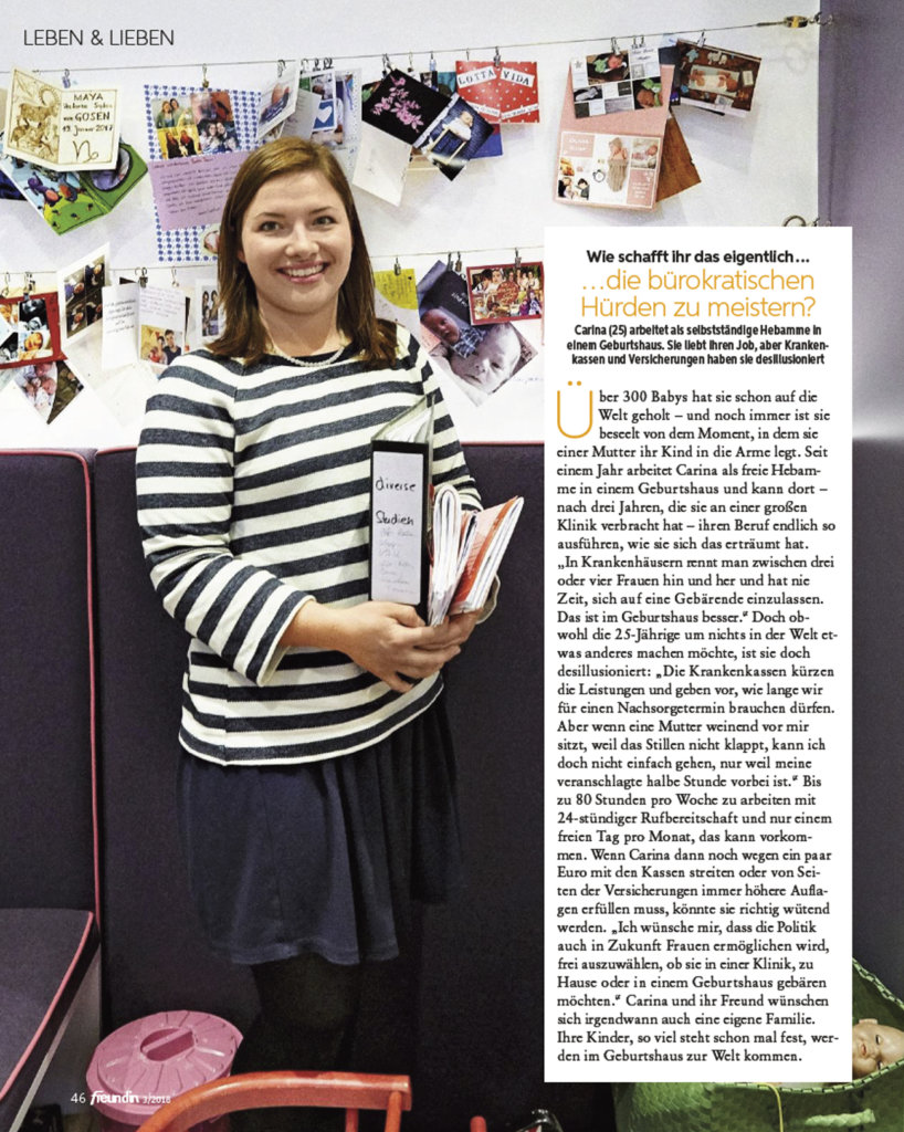 frau vor rad mit text, auszug aus zeitung