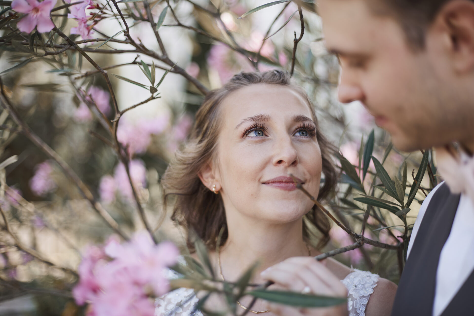 braut schaut verliebt bräutigam an