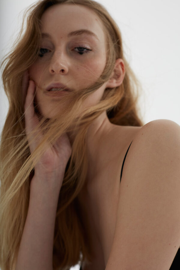 Portrait von einem blonden Model. 